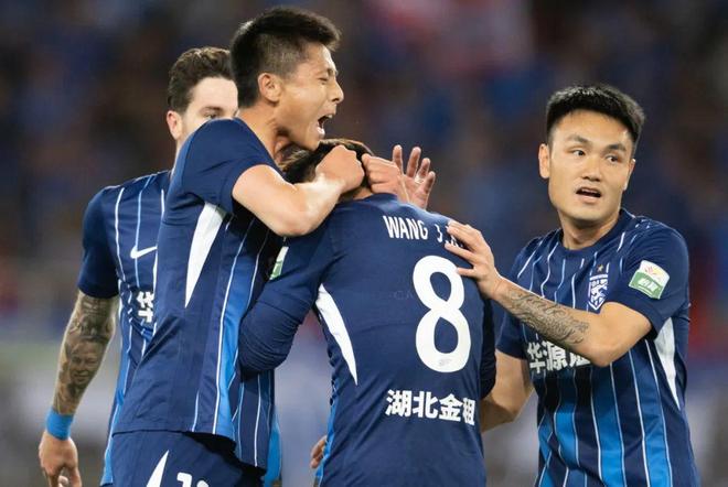 欧宝官网-亚冠今晚走向成谜,武汉三镇刷新队史纪录,更衣室稳定,身体对抗强度拉满